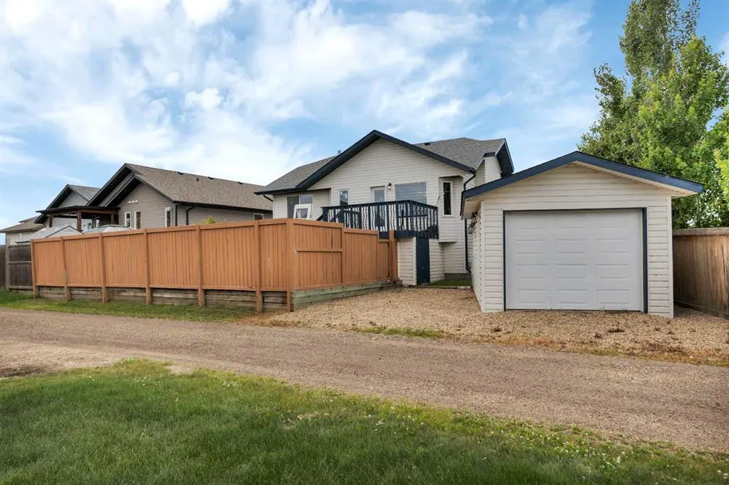 6407 60 Street Close