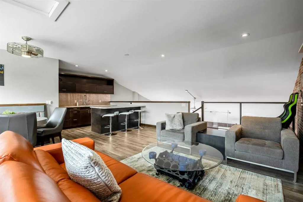 306046 17 Street E, #22