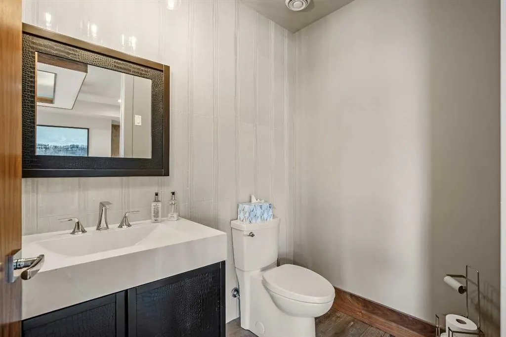 306046 17 Street E, #22