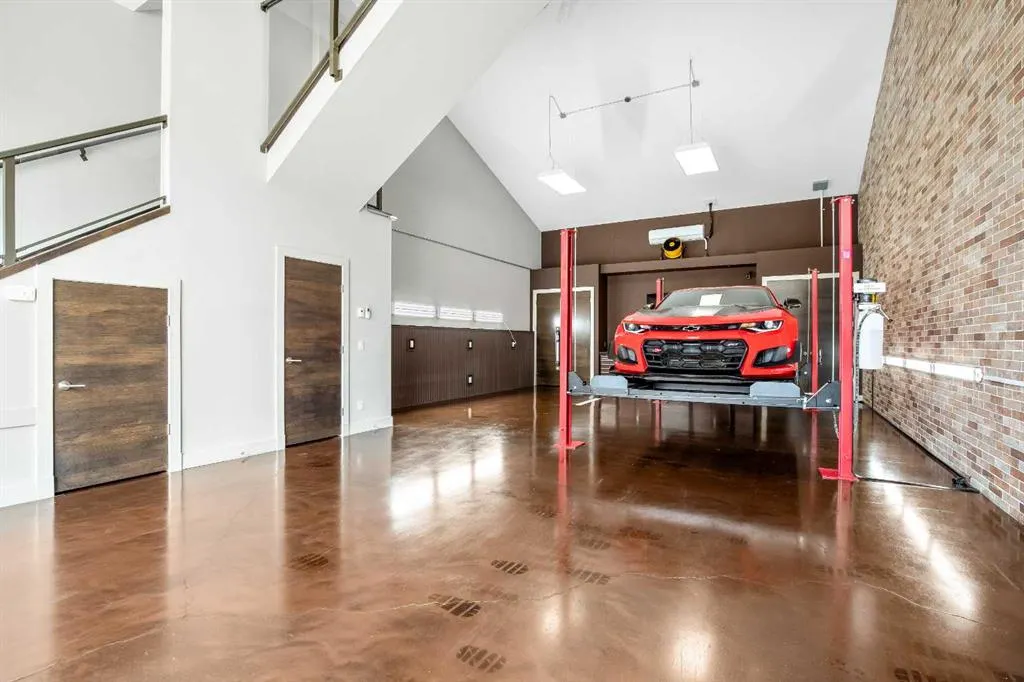 306046 17 Street E, #22