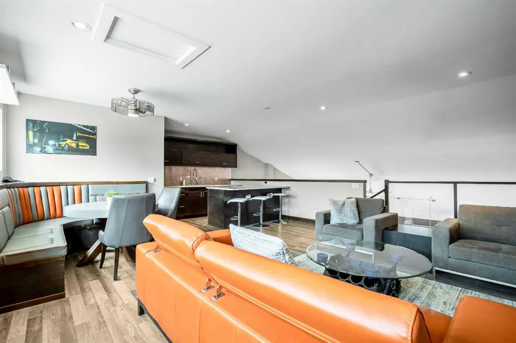 306046 17 Street E, #22