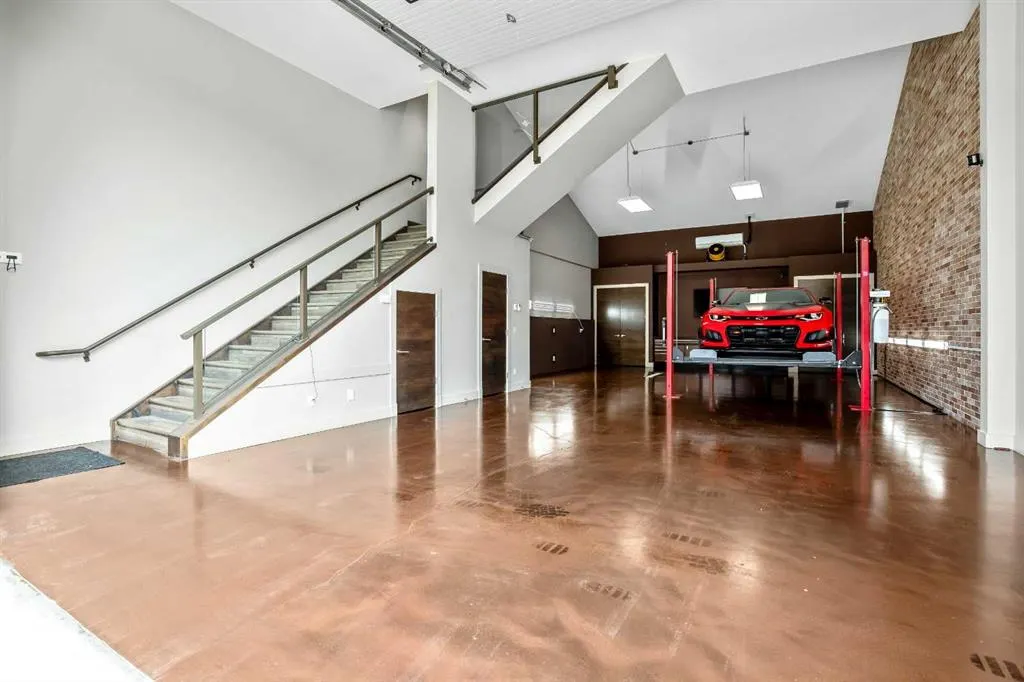 306046 17 Street E, #22
