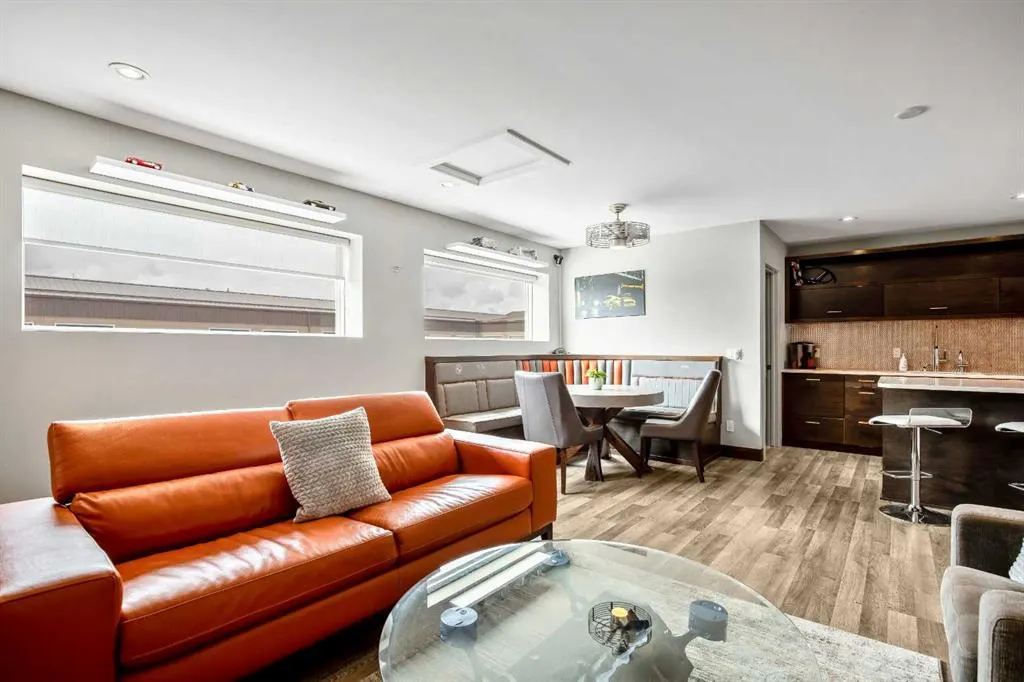 306046 17 Street E, #22
