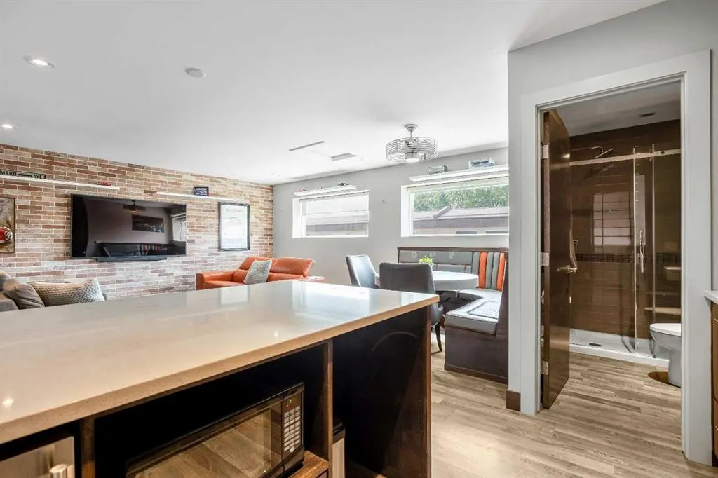 306046 17 Street E, #22