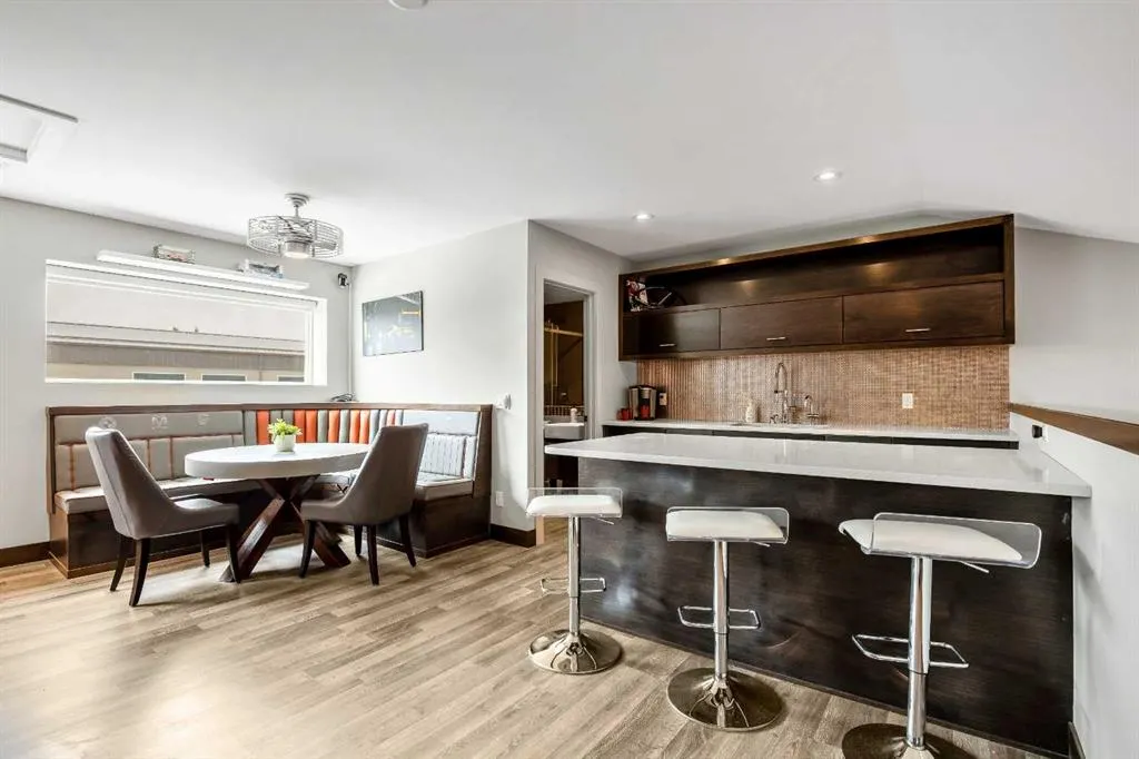 306046 17 Street E, #22