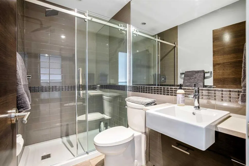 306046 17 Street E, #22