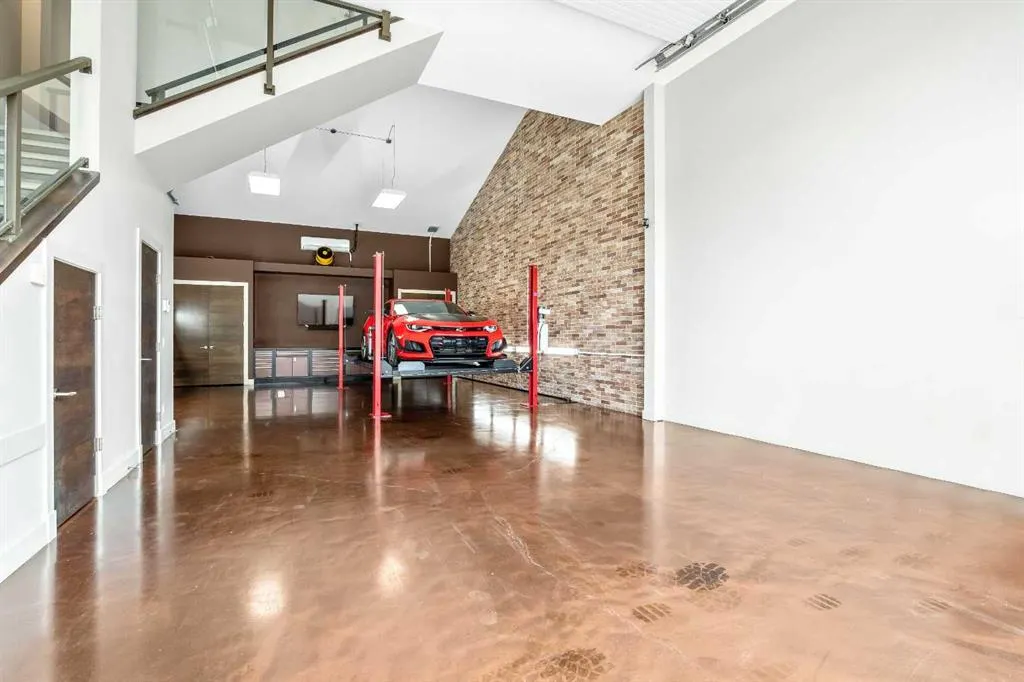 306046 17 Street E, #22