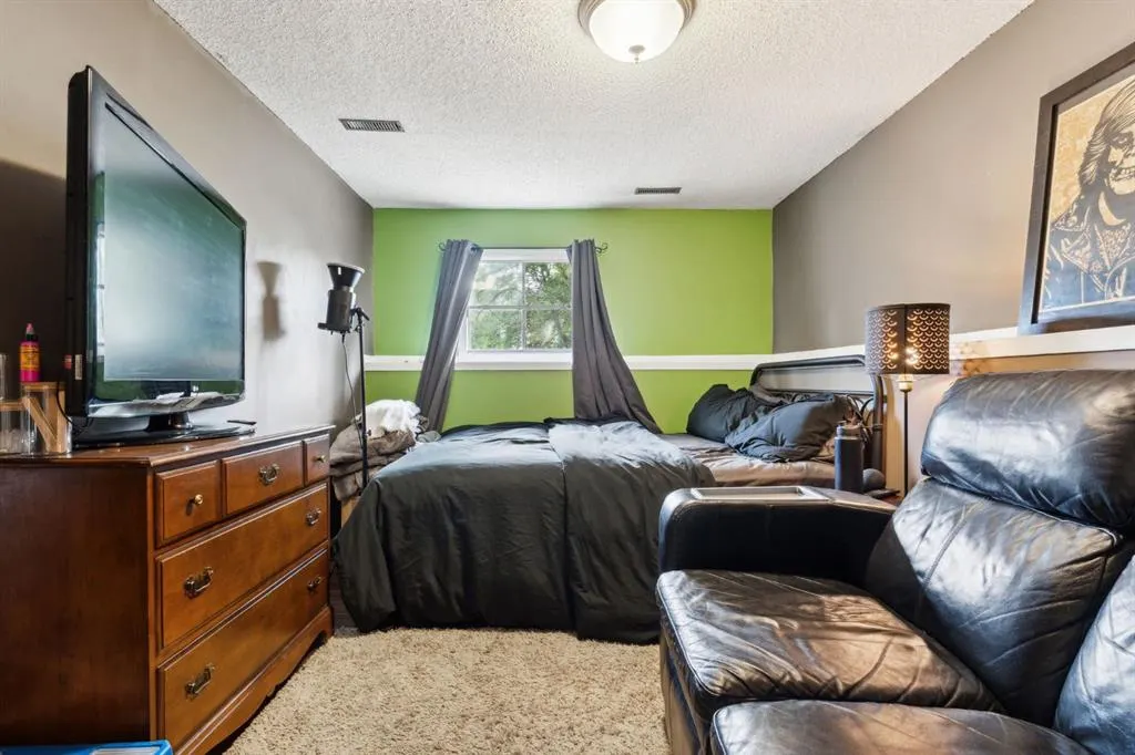 147 Falchurch Crescent NE