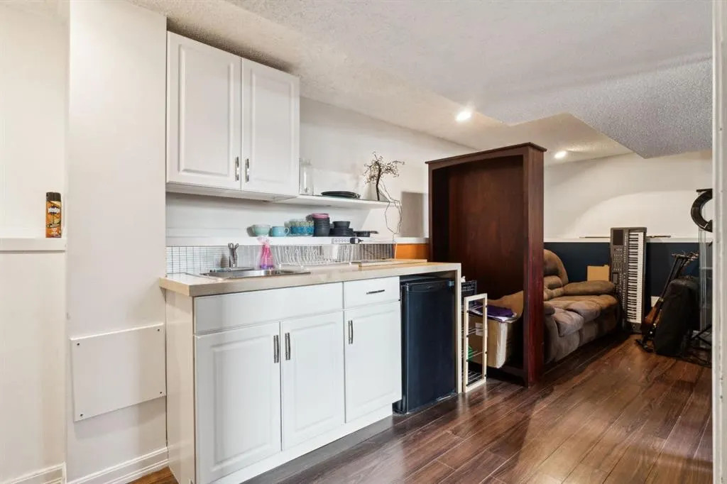 147 Falchurch Crescent NE