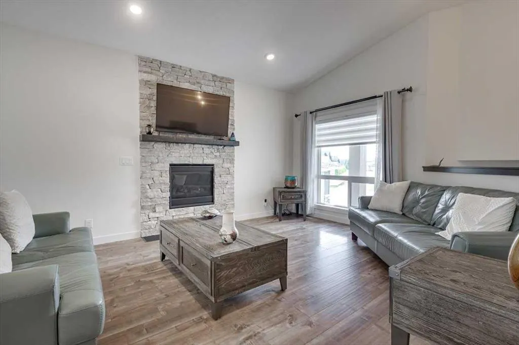 73 Longmire Close