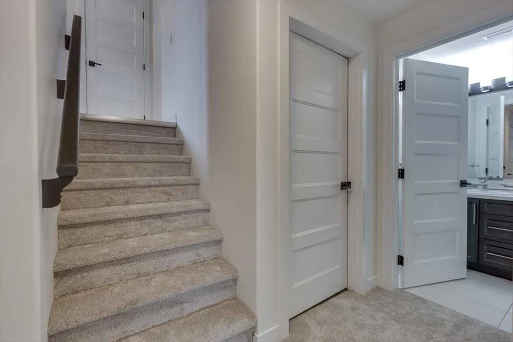73 Longmire Close