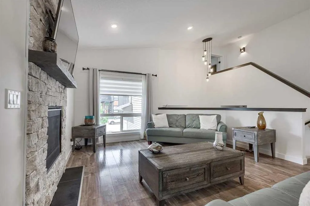 73 Longmire Close