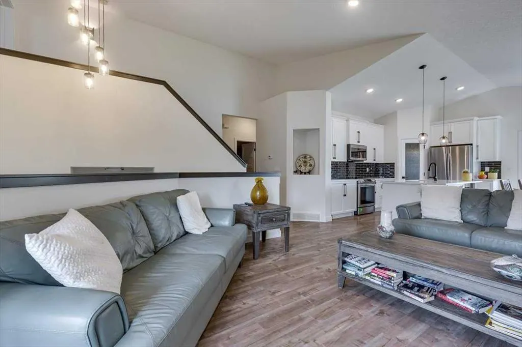 73 Longmire Close
