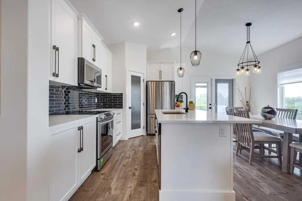73 Longmire Close