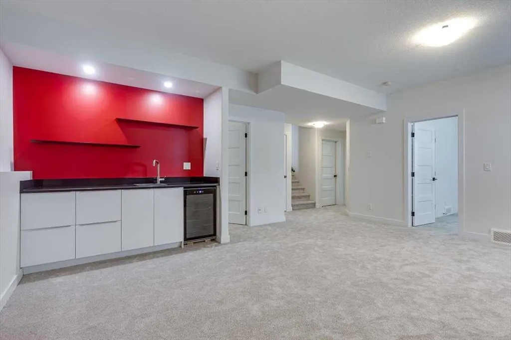 73 Longmire Close