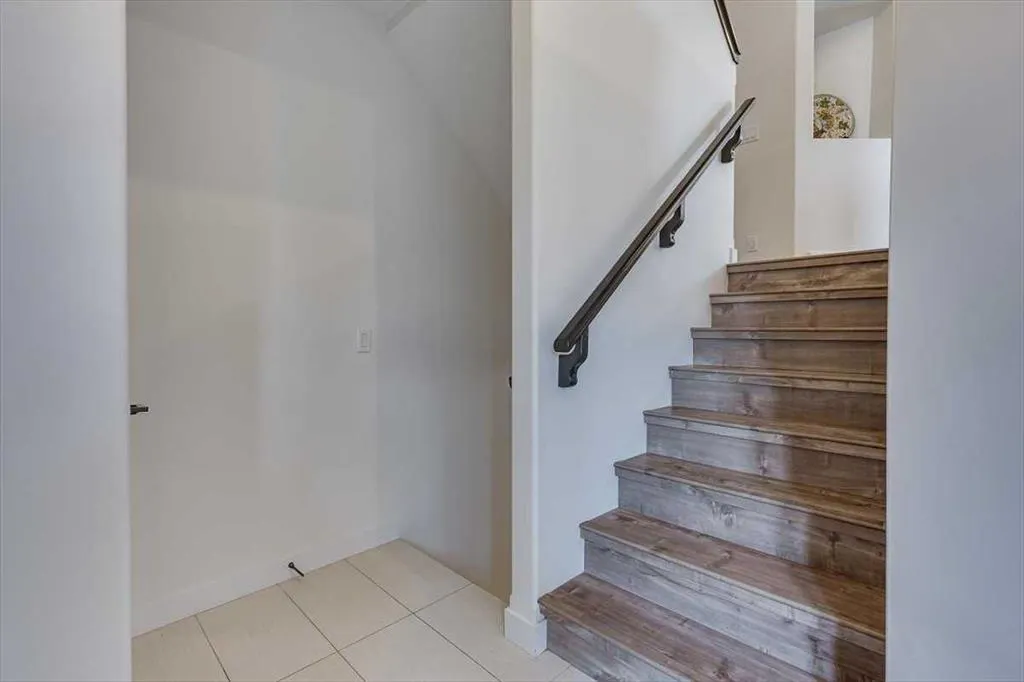 73 Longmire Close
