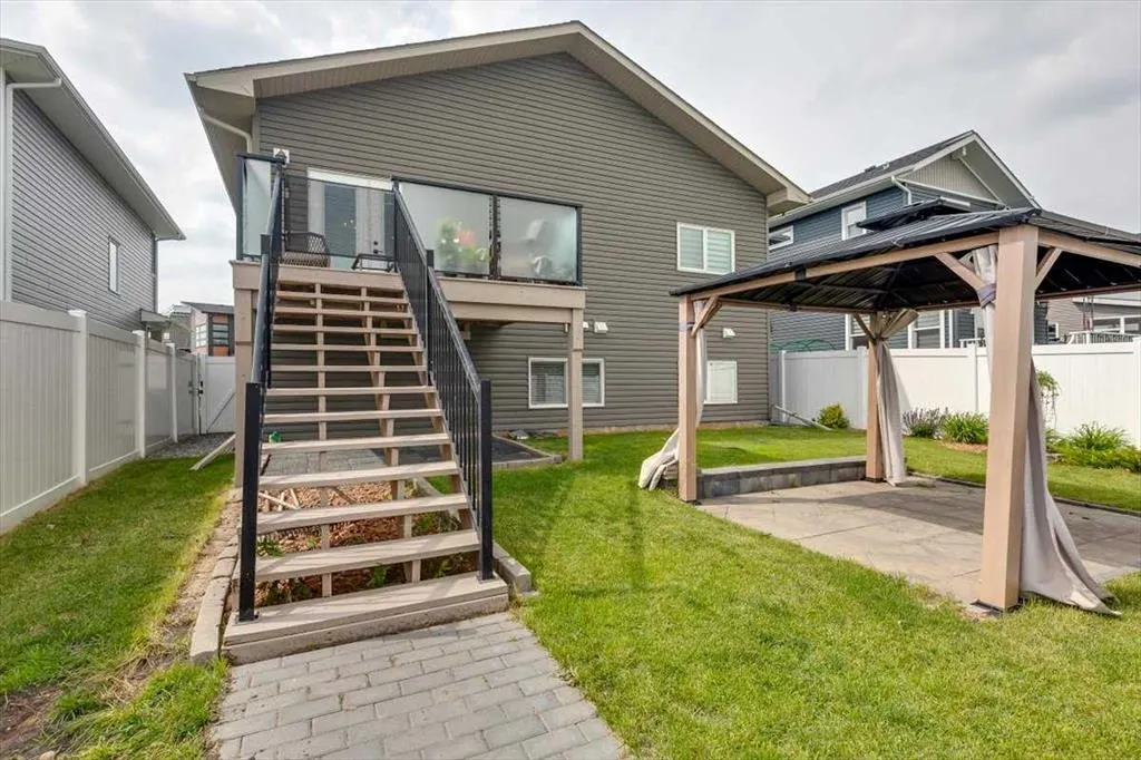 73 Longmire Close