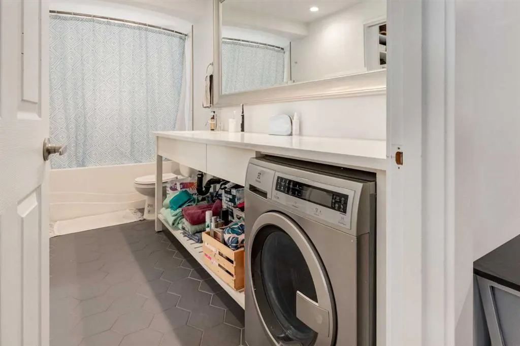 1222 13 Avenue SW, #205