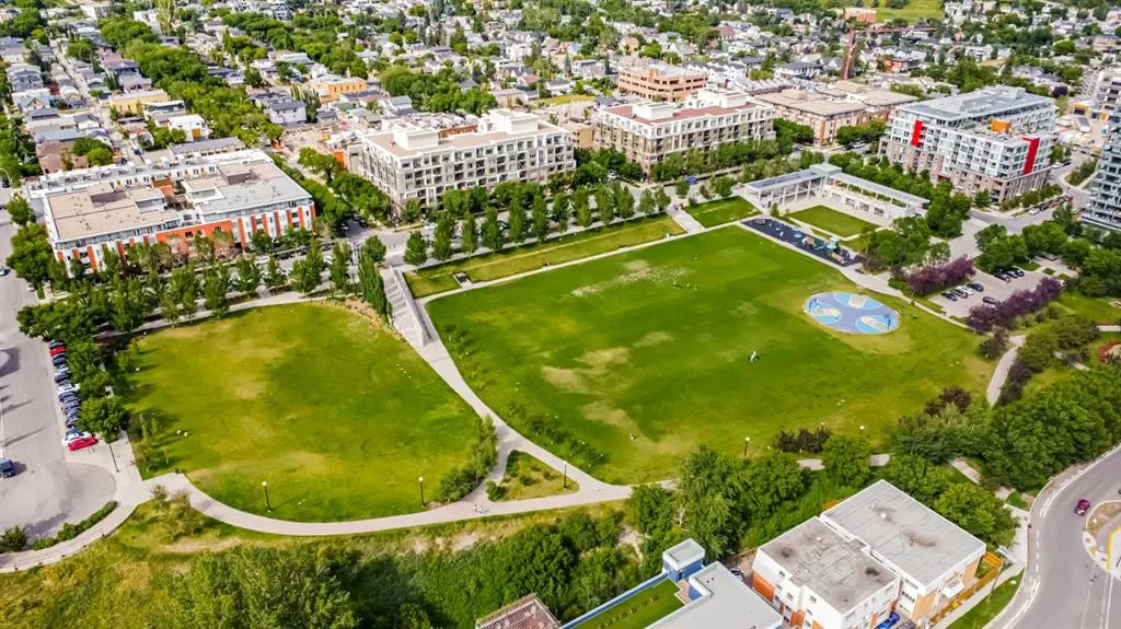 930 Centre Avenue NE, #422