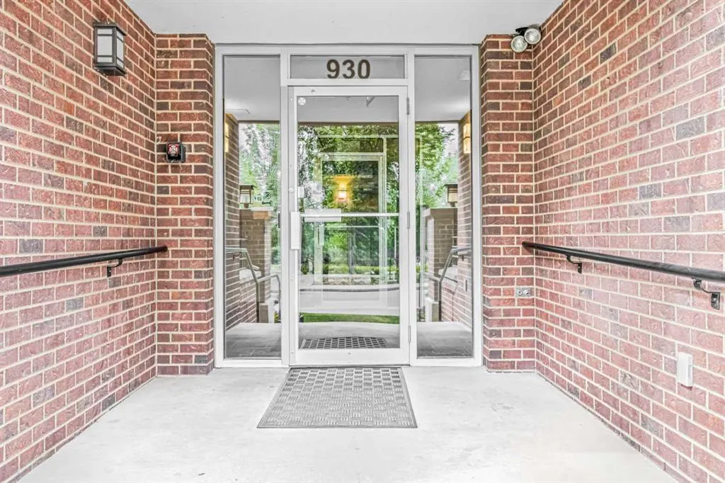 930 Centre Avenue NE, #422