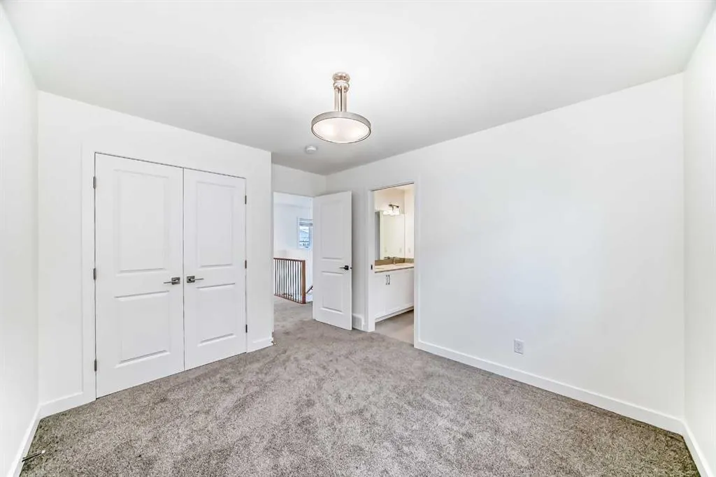 99 Lawrence Green SE