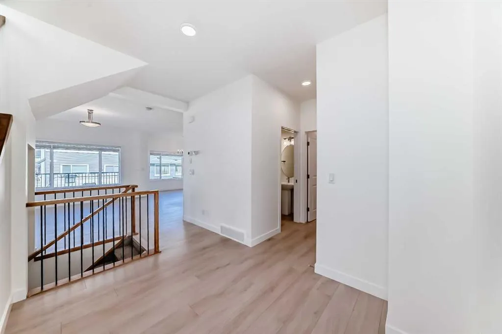 99 Lawrence Green SE