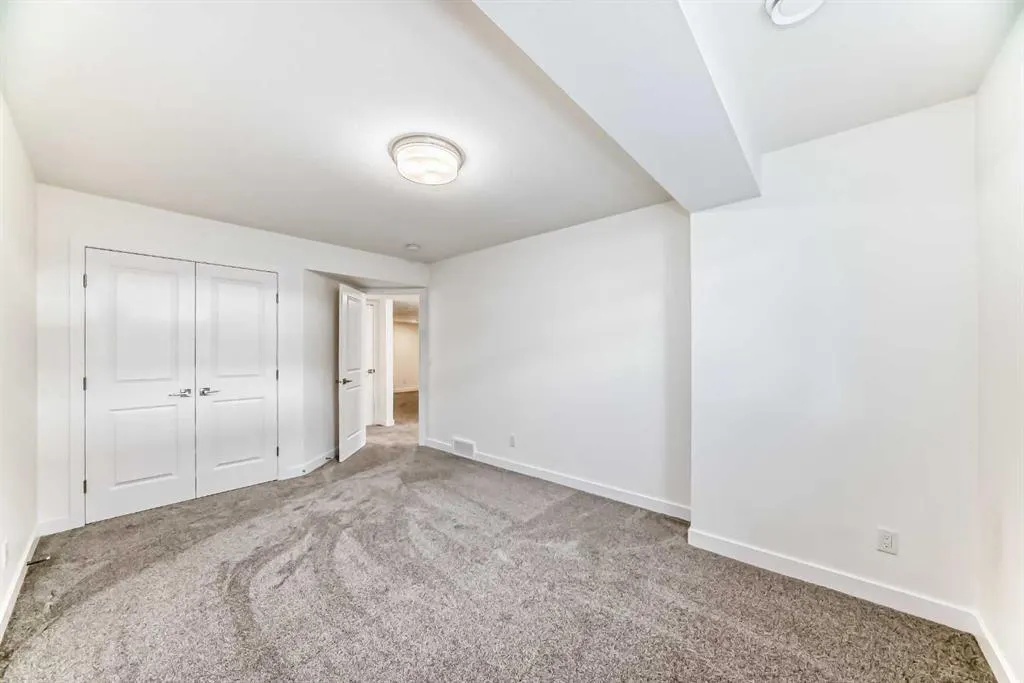 99 Lawrence Green SE