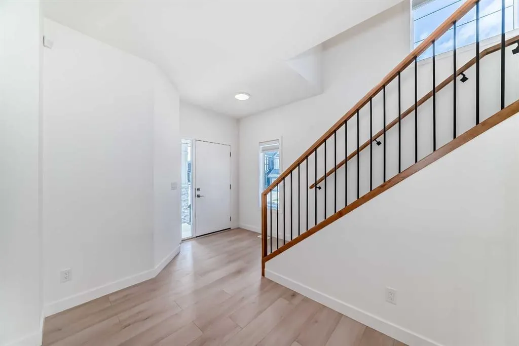 99 Lawrence Green SE