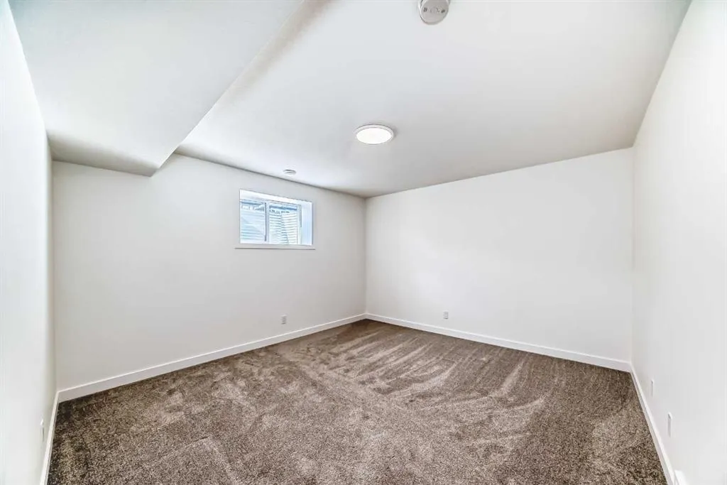 99 Lawrence Green SE