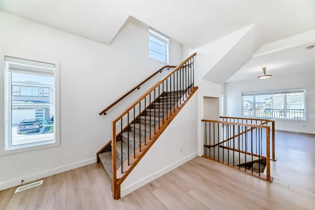 99 Lawrence Green SE