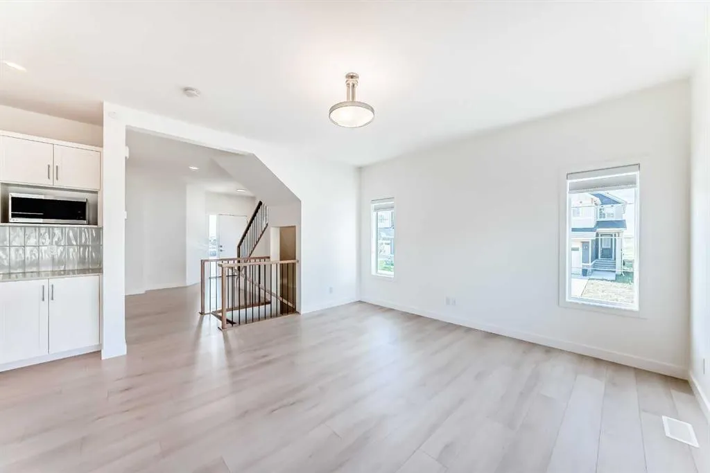 99 Lawrence Green SE