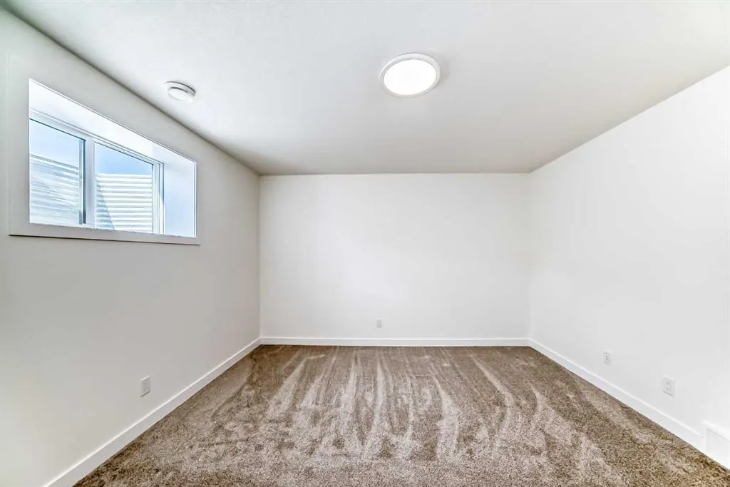 99 Lawrence Green SE