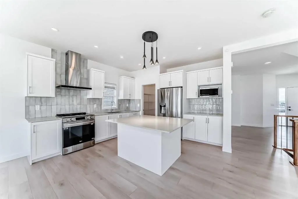 99 Lawrence Green SE