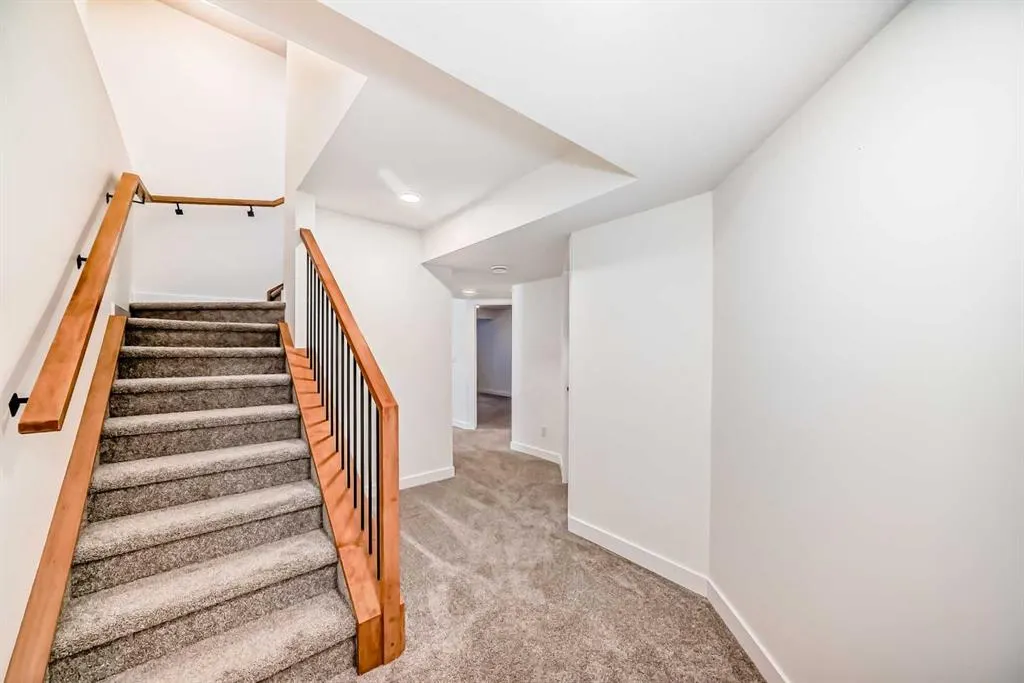 99 Lawrence Green SE