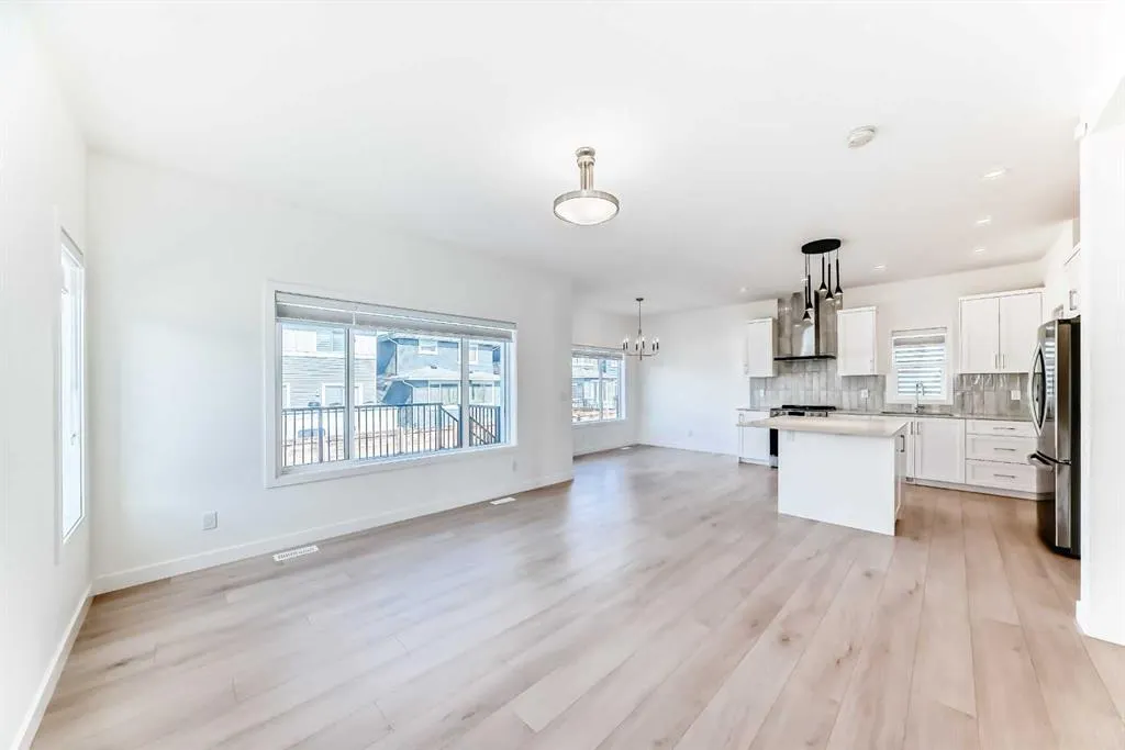 99 Lawrence Green SE