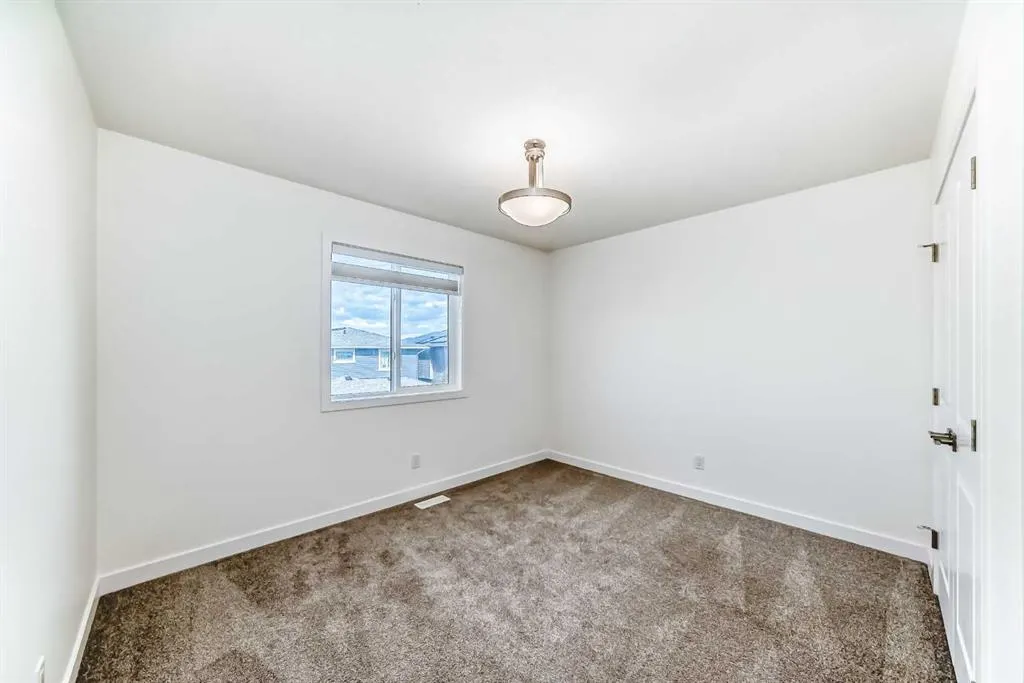 99 Lawrence Green SE