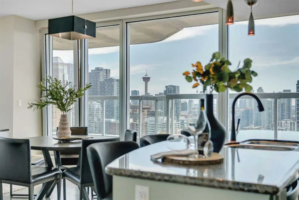 817 15 Avenue SW, #2200