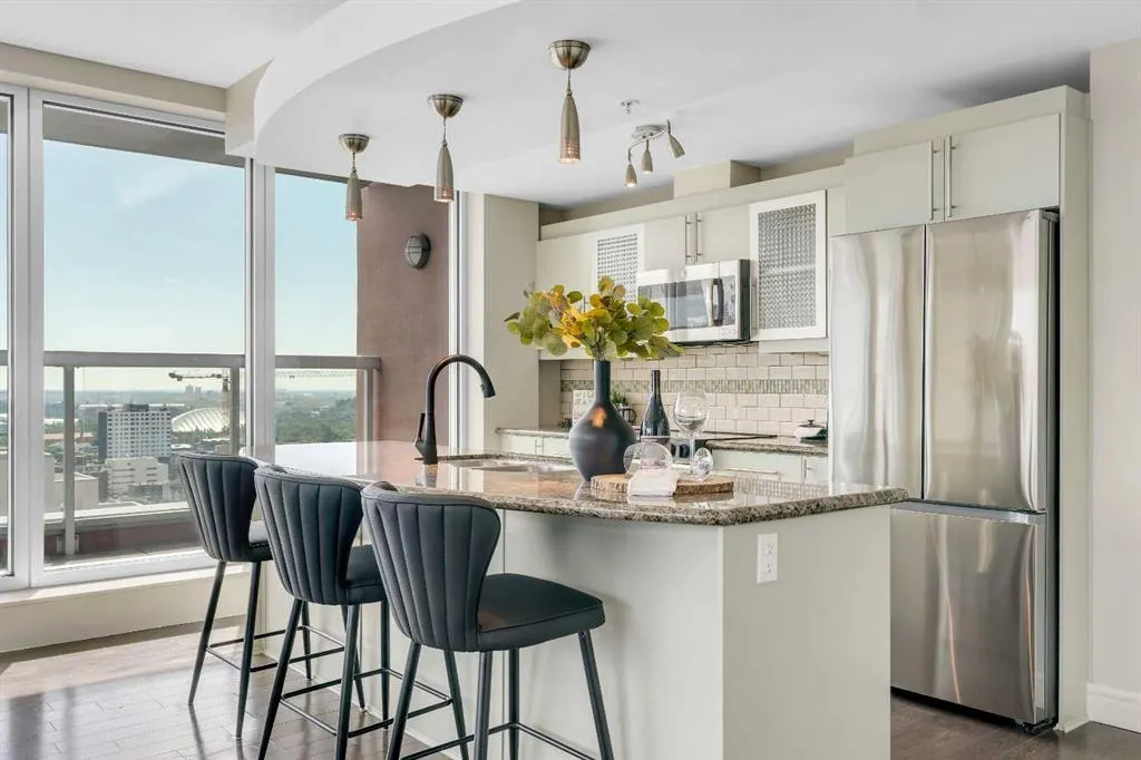 817 15 Avenue SW, #2200