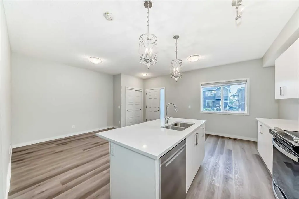 32 Red Embers Parade NE, #720