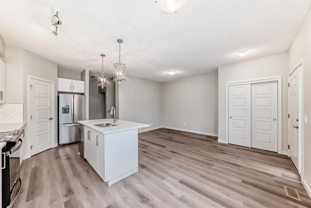 32 Red Embers Parade NE, #720