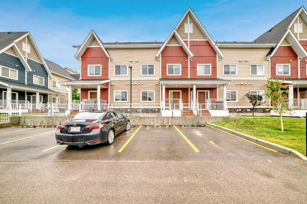 32 Red Embers Parade NE, #720