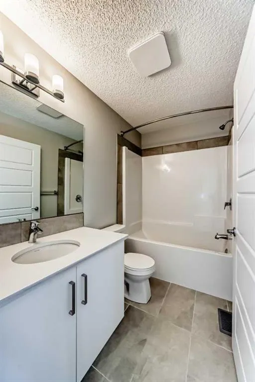 32 Red Embers Parade NE, #720