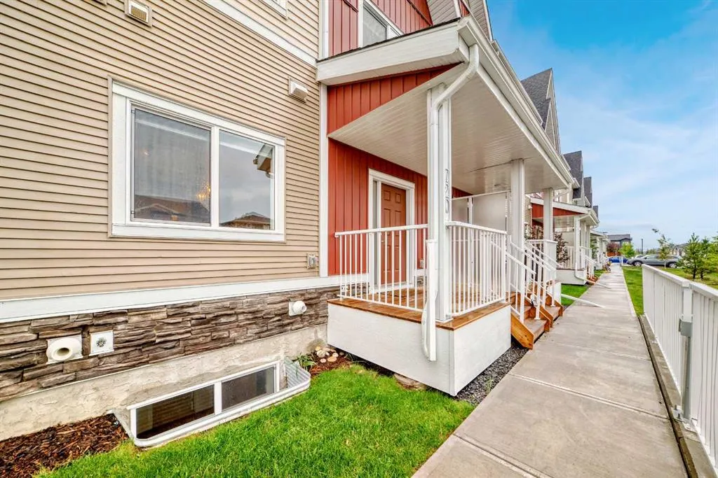 32 Red Embers Parade NE, #720