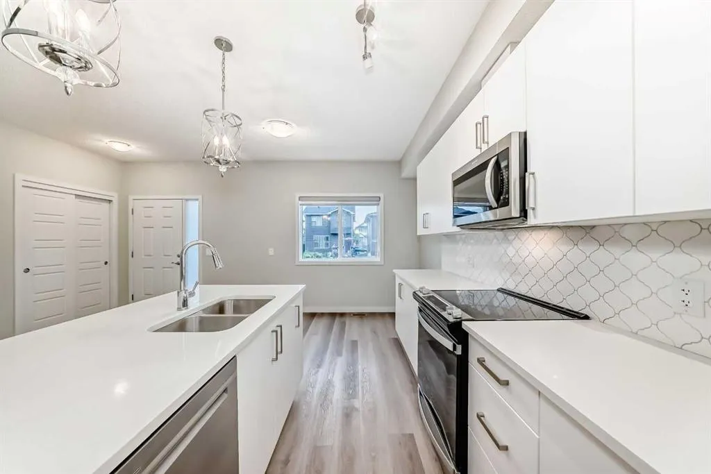 32 Red Embers Parade NE, #720