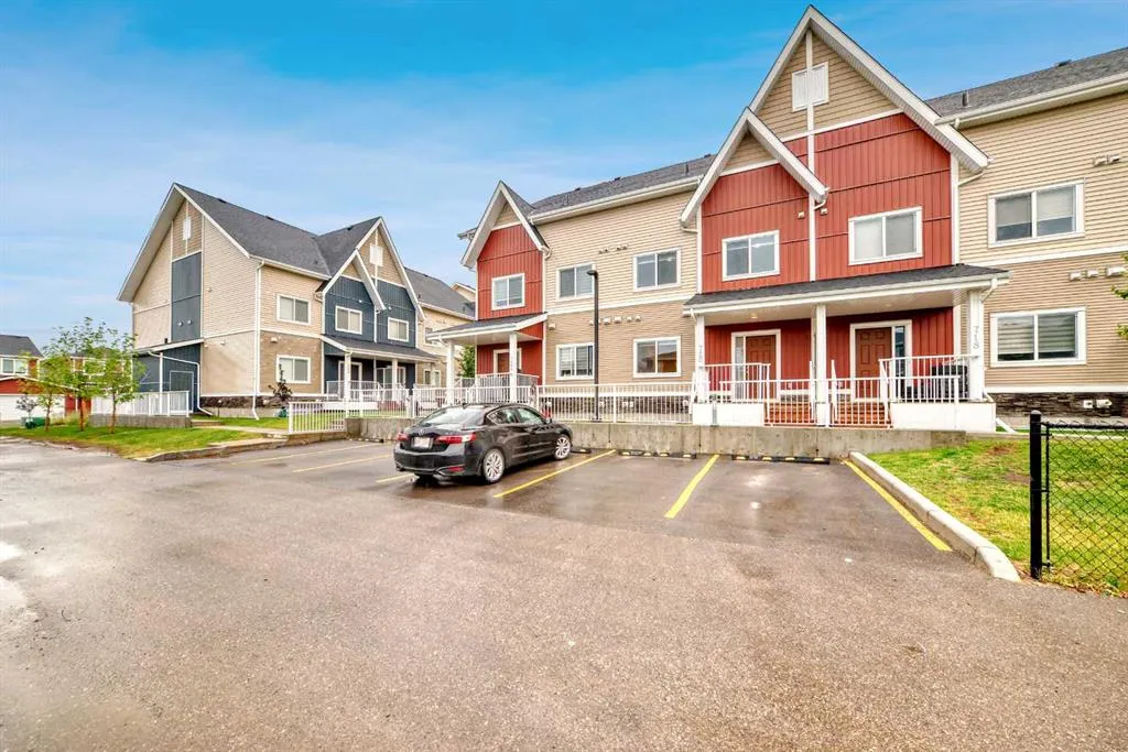 32 Red Embers Parade NE, #720