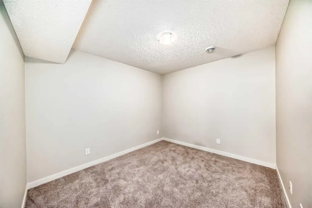 32 Red Embers Parade NE, #720