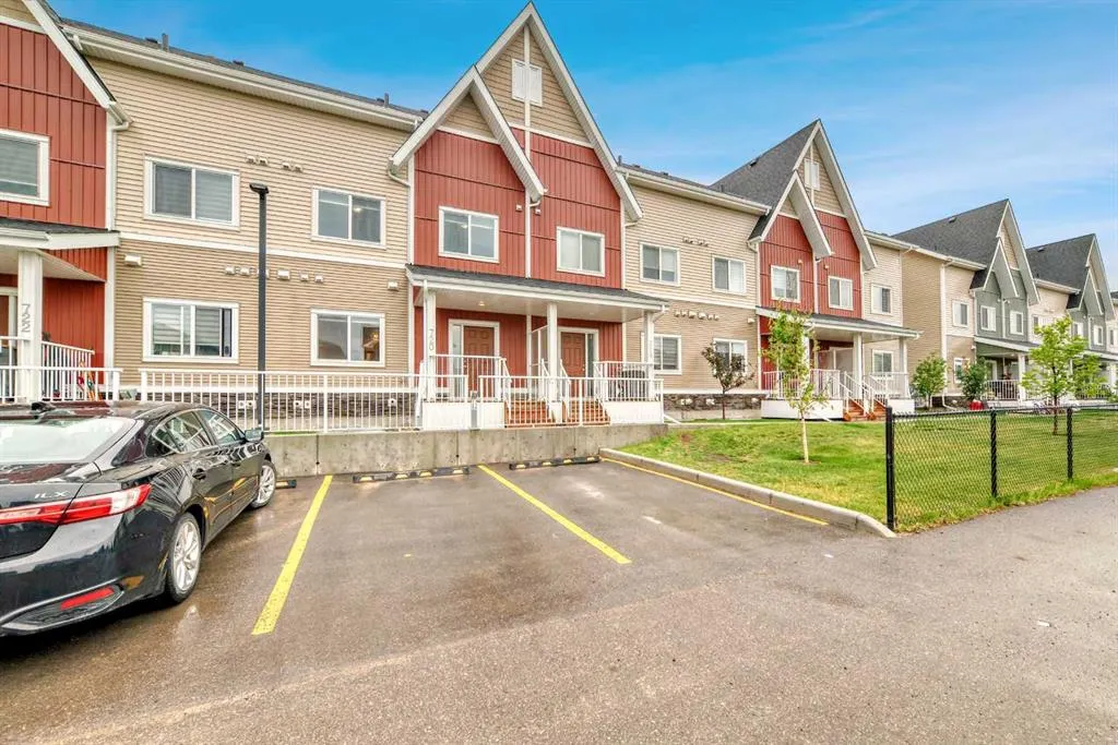 32 Red Embers Parade NE, #720
