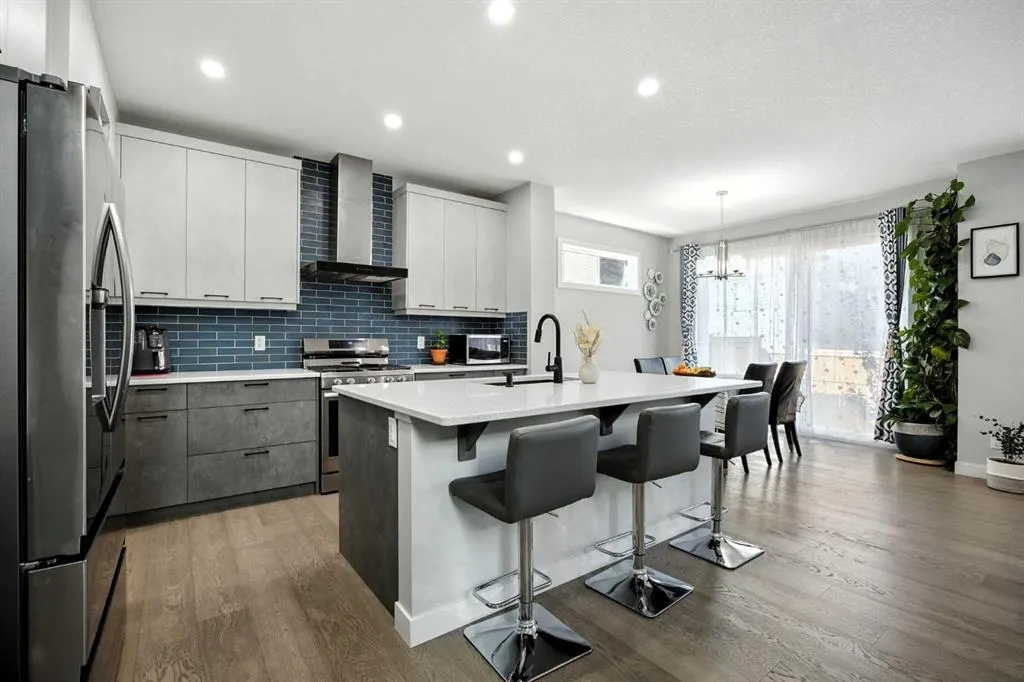 97 Amblehurst Gardens NW