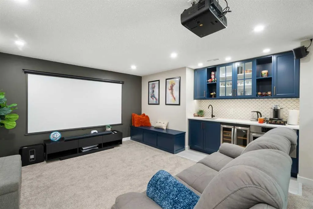 335 Sierra Madre Court SW