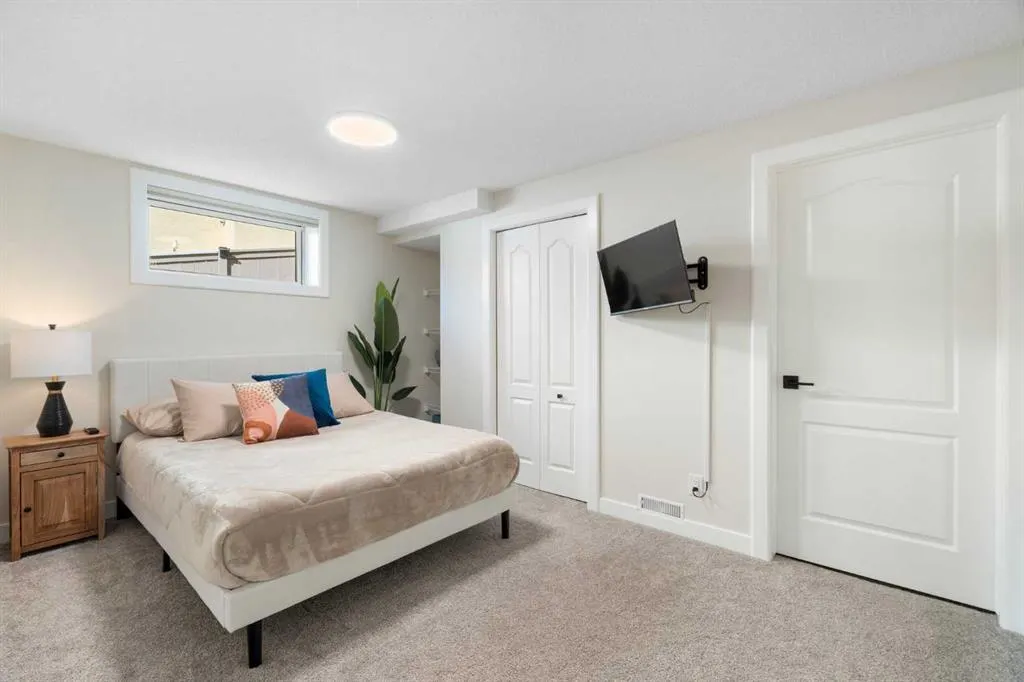 335 Sierra Madre Court SW